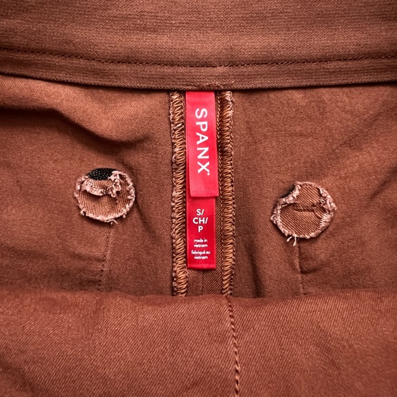 Spanx On The Go Pull On Shorts - Picture 8 of 9